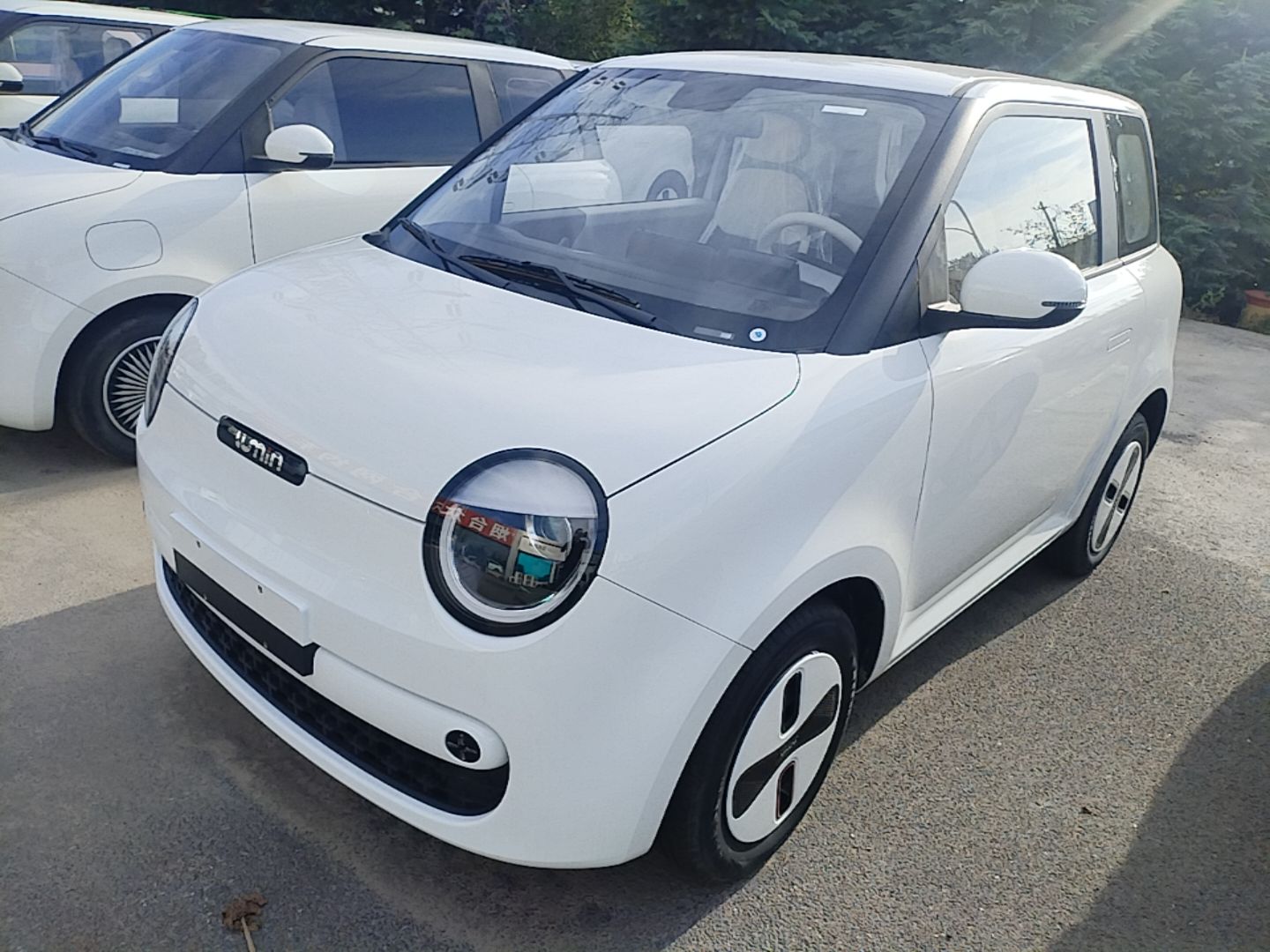 Unter der Vorderseite des Autos