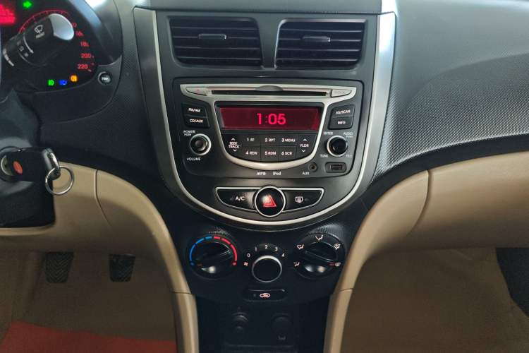 Used Hyundai Verna (older generation) 2014 1.4L Manual Smart GLS Trim Audio And AC Panel