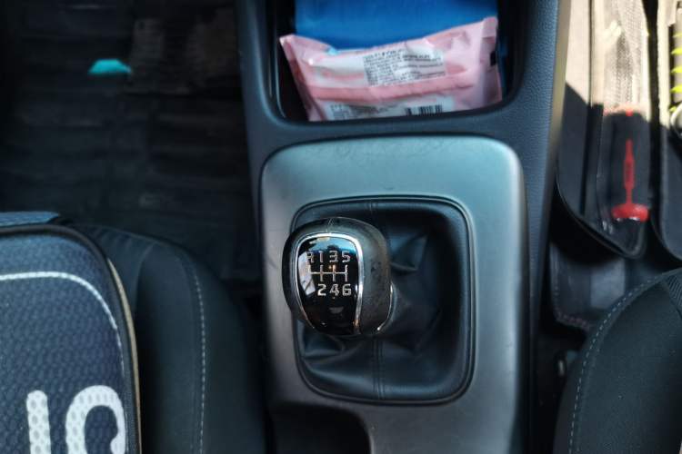 Used Kia K3 2013 1.6L Manual GLS Gear Lever