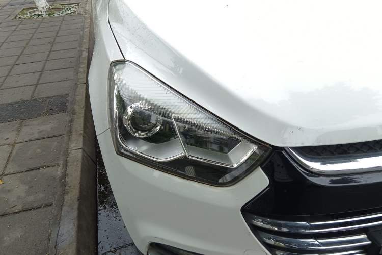 Used JAC Group Refine S2 2015 1.5L Manual Luxury Smart Model Right Front Headlight