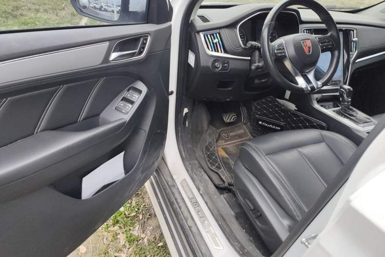 Used Roewe RX5 2018 20T Two-Wheel Drive Automatic Internet Smart Edition