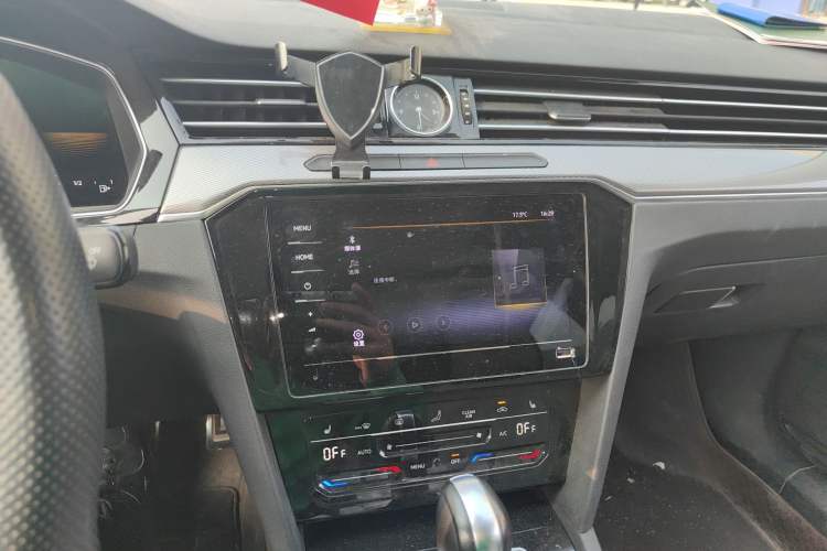 Used Volkswagen Magotan 2023 2 Million Units Limited Edition 330TSI DSG Leading Version Audio And AC Panel