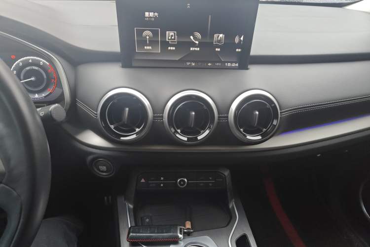 Used Wey VV6 2018 2.0T Two-Wheel-Drive Ultra-Luxury Version China V Standard Audio And AC Panel