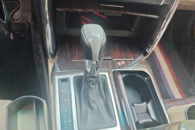 Used Toyota Reiz 2010 2.5V Fengdu Elite Edition Gear Lever
