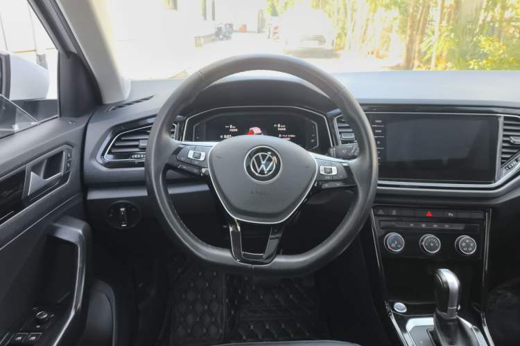Used Volkswagen T-ROC 2021 280TSI DSG Two-Wheel Drive Comfort Connect Edition