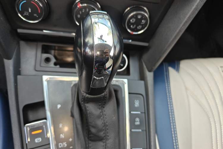 Used Volkswagen Lamando 2015 230TSI DSG Fashion Edition Gear Lever