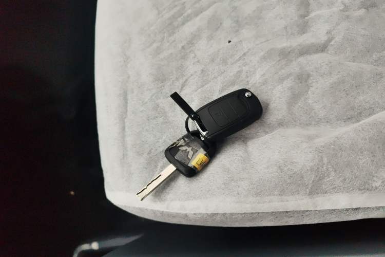 Used Wuling Yangguang 2024 300KM Comfort Version Passenger Van 75kW