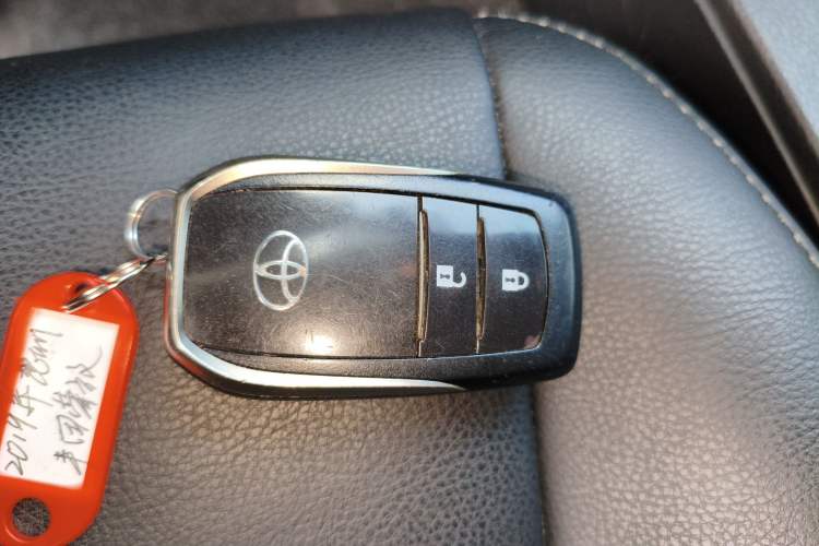 Used Toyota RAV4 2019 2.0L CVT Two-Wheel Drive Luxury Version China VI Standard