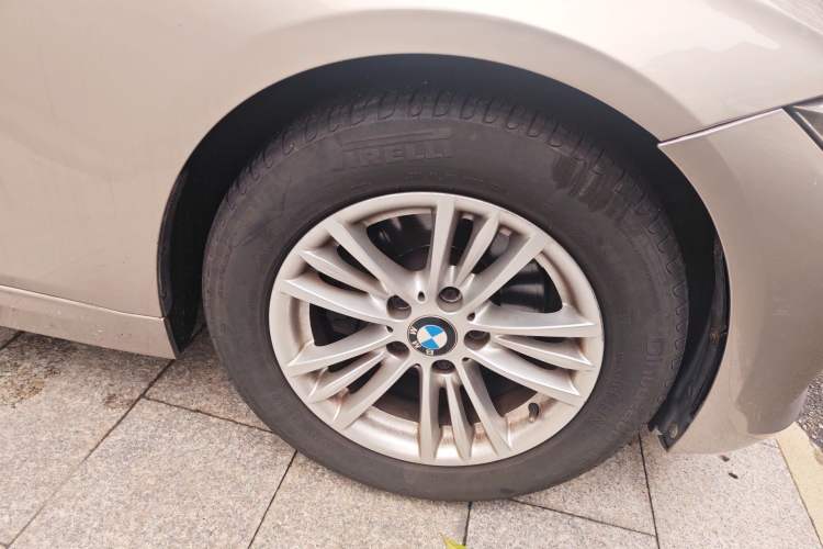Used BMW 3 Series 2015 320Li Luxury Edition Fashion Model Right Front Wheel Hub