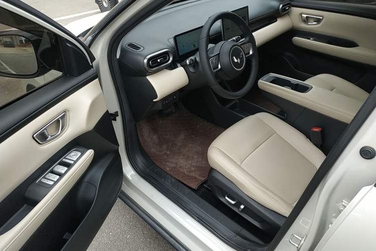 Used Wuling Bingo PLUS 2024 330 km Range Five-Seater Version Driver Seat