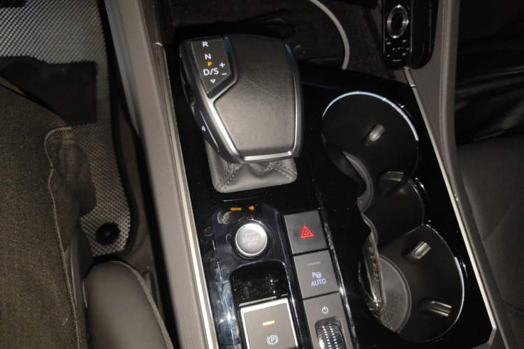 Used Volkswagen Touareg 2023 3.0 TSI Luxury Edition Obsidian Black Sport Package Gear Lever