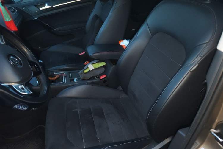 Used Volkswagen Golf 2018 230TSI Automatic Luxury Version Left Front Seat