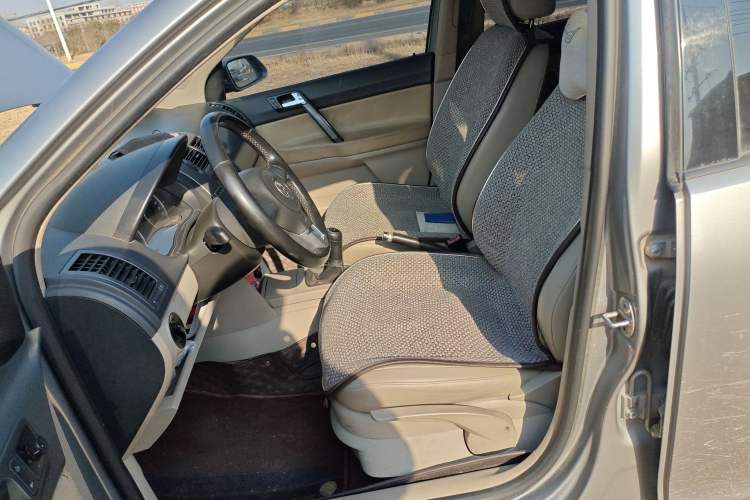 Used Volkswagen Polo 2011 Jingqu 1.6L Manual - Real Cool Edition Left Front Seat