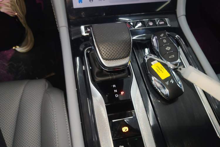 Used Hongqi H5 PHEV 2025 130 Super Hybrid Version Gear Lever