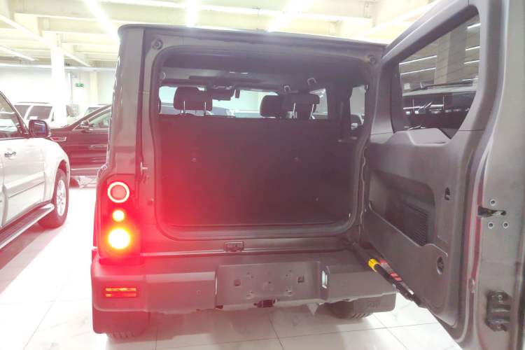 Used 212 T01 2024 2.0T Explorer
