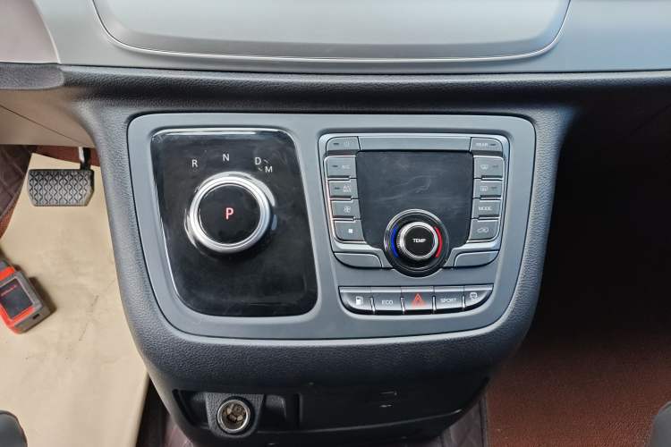 Used SAIC MAXUS G20 2023 Facelifted ES 2.0T Gasoline Automatic Value Edition