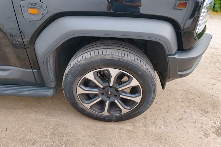 Used Formula Leopard 5 2023 Navigator Edition Right Front Wheel Hub