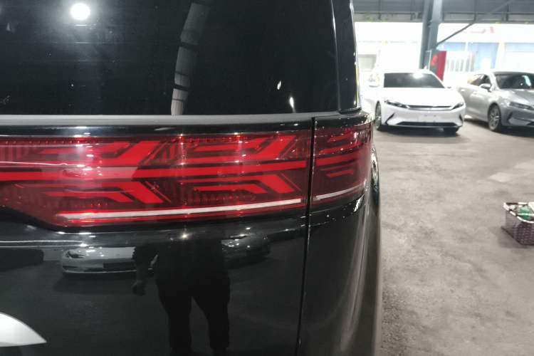 Used Denza D9 2024 DM-i 980 Four-Wheel Drive Prestige Model Exterior 3