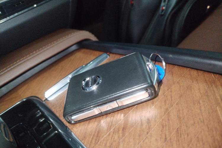 Used Volvo S90 2025 B5 Zhiyi Luxury Edition
