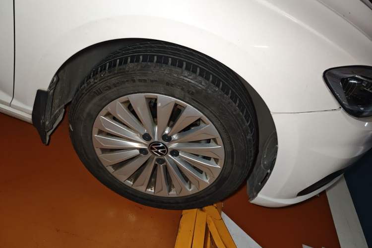 Used Volkswagen Lavida 2021 280TSI DSG Comfort Edition Right Front Wheel Hub