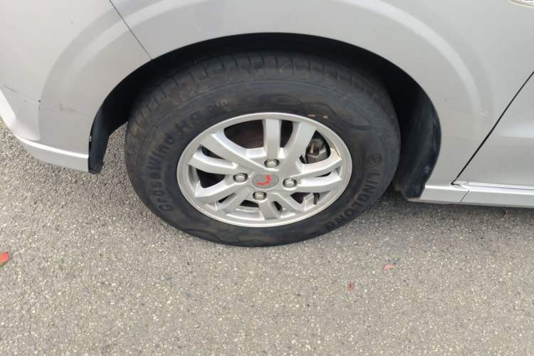 Used Wuling Hongguang 2021 1.5L Revised S Standard Version with Electric Power Steering LAR Left Front Wheel Hub