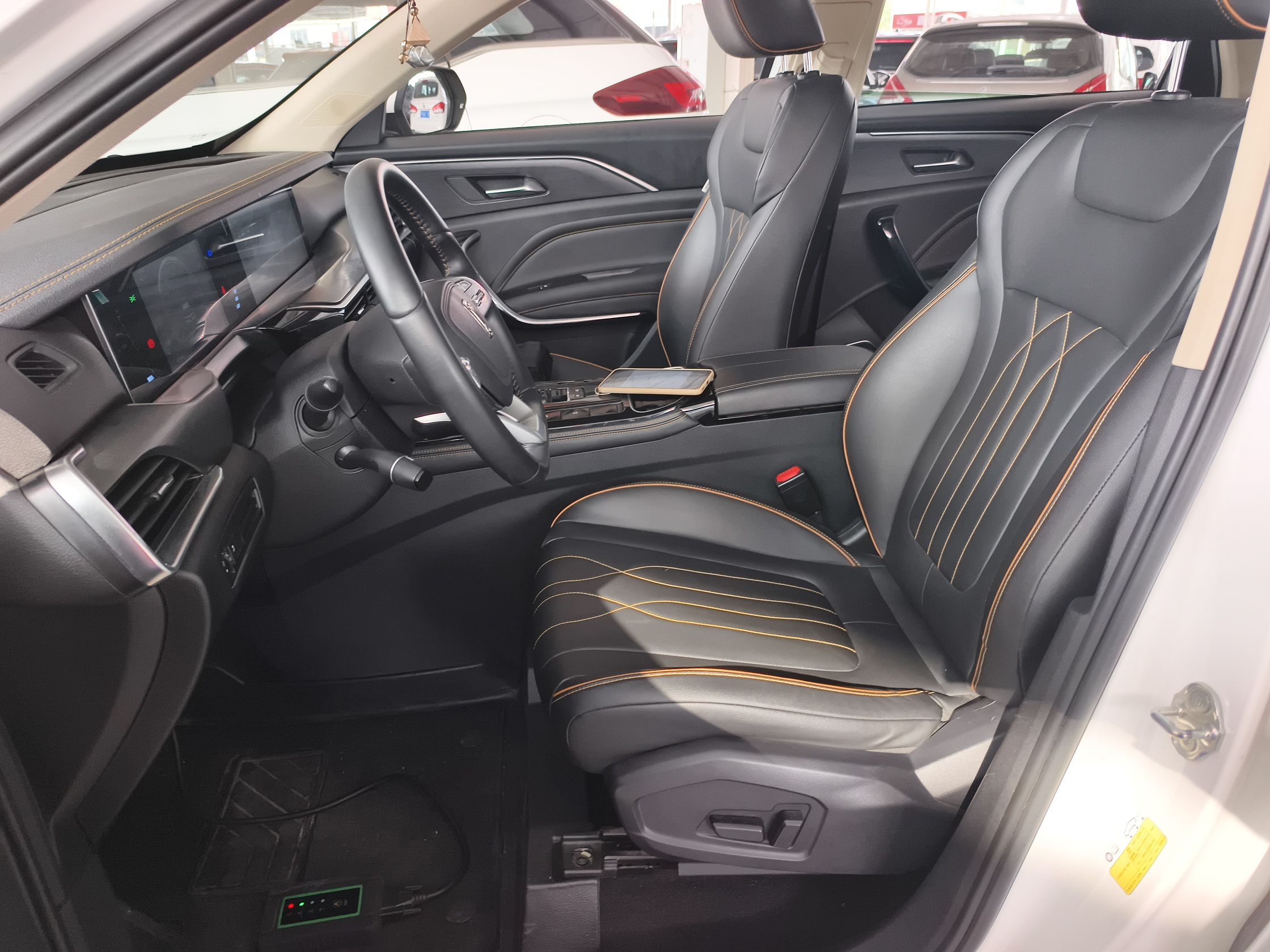 المقاعد الأمامية داخل السيارة