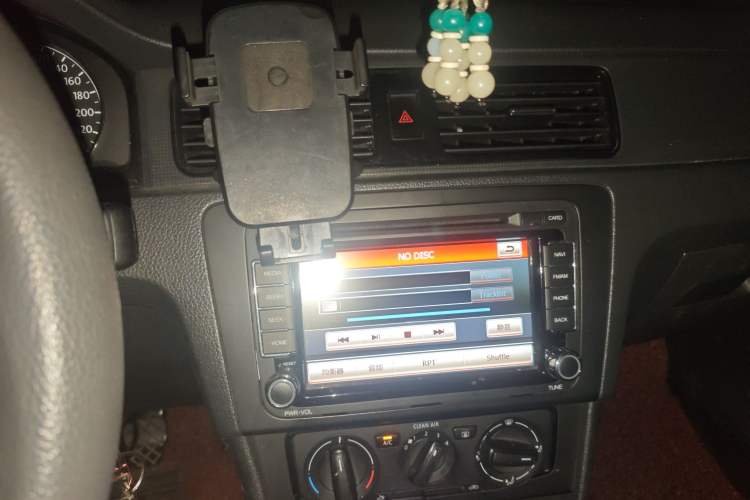 Used Volkswagen Santana 2015 1.6L Manual Fashion Edition Audio And AC Panel