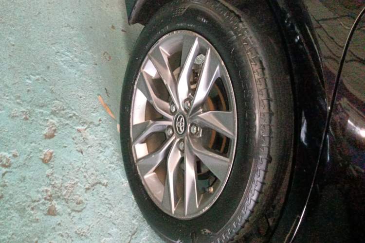 Used Toyota Avalon 2019 2.0L Luxury Edition China VI Standard Right Rear Wheel Hub