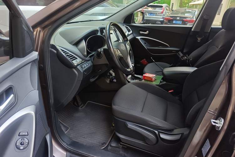 Used Hyundai Santa Fe 2013 2.4L Automatic 2WD Comfort Edition