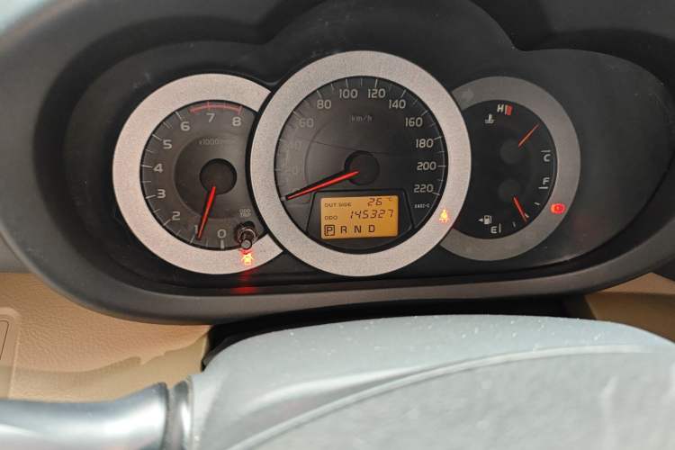 Used Toyota RAV4 2012 Luxurious 2.4L Automatic 4x4 with Stylish Features
