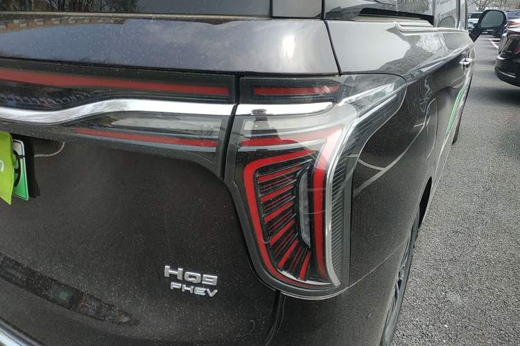 Used Hongqi HQ9 PHEV 2024 2.0T Four-Wheel Drive Luxury Edition Right Rear Taillight