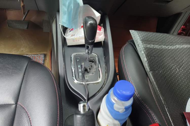 Used CHANGAN CS35 2015 1.6L Automatic Luxury Model China IV Standard Gear Lever