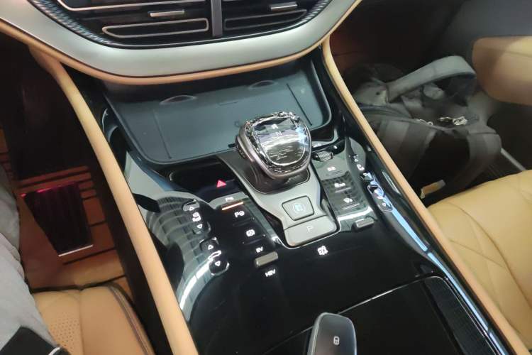 Used Denza D9 2022 DM-i 970 Four-Wheel Drive Flagship Model
