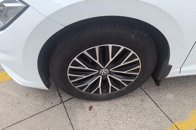 Used Volkswagen Sagitar 2020 280TSI DSG Comfort Version China VI Standard Left Front Wheel Hub