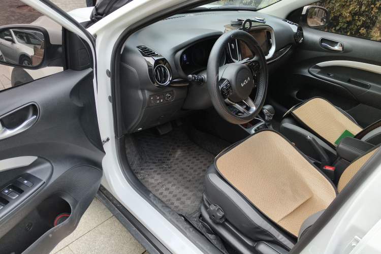 Used Kia kx1 Stonic 2021 1.4L Automatic Fun Edition
