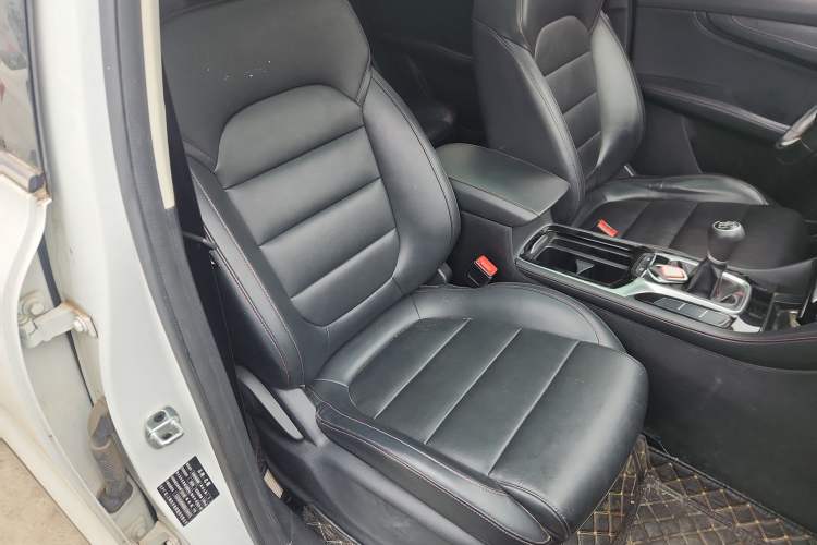 Used MG HS 2019 20T Manual Two-Wheel Drive Luxury Edition China VI Standard
