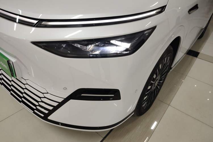 Used XPeng X9 2025 740 Ultra-Long Range Max