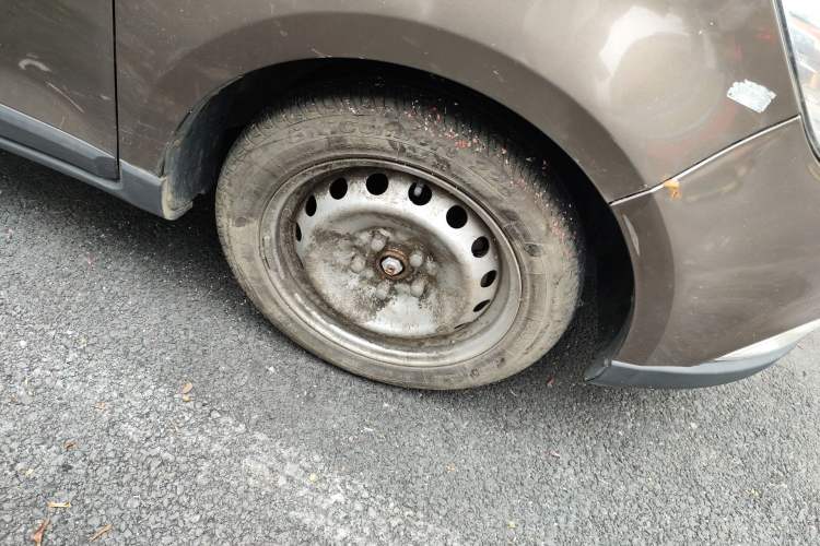 Used Baojun 730 2014 1.5L Manual Luxury Navigation ESP Version 7 Seats Right Front Wheel Hub