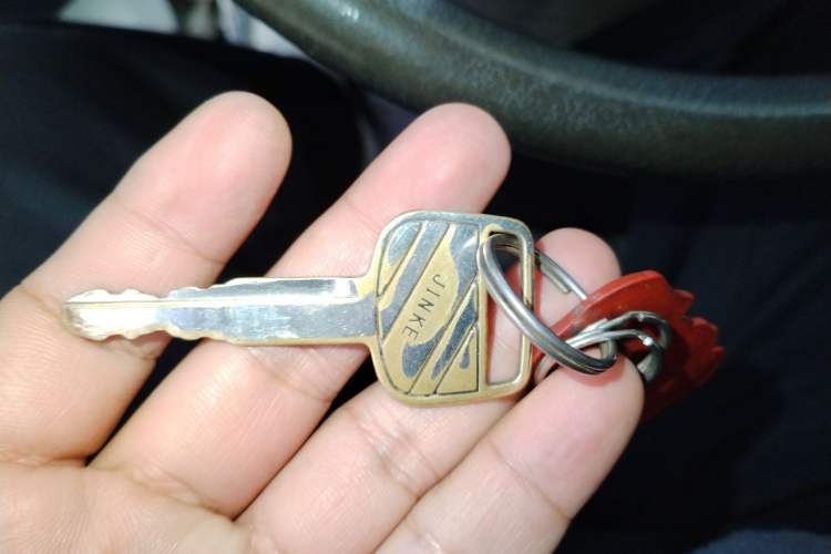 Used Jinbei Hiace 2011 2.0L 5th Generation Kuaiyunwang Standard Version 4G19 Vehicle Key