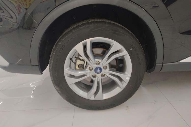 Used Ford Equator Sport 2023 EcoBoost 170 Prime Edition Right Rear Wheel Hub