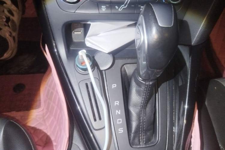 Used Ford Focus 2017 Hatchback 1.6L Automatic Fashion Edition Smart Drive Version
