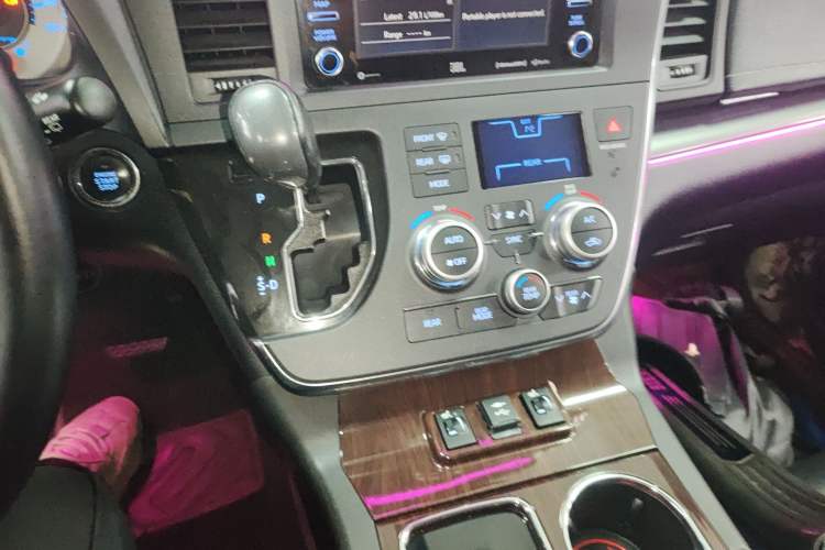 Used Toyota Sienna (Parallel Import) 2018 3.5L Four-Wheel Drive SE Version 7 Seats U.S. Specification
