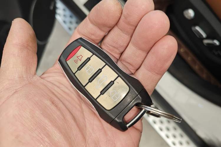 Used Haval H8 2015 2.0T Two-Wheel-Drive Luxury Version Vehicle Key