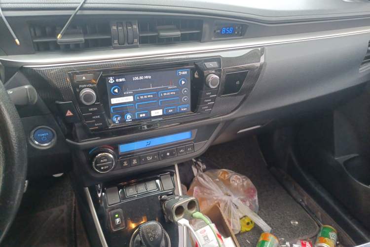 Used Toyota Levin 2016 Dual-Engine 1.8H GS E-CVT Elite Model with Sunroof