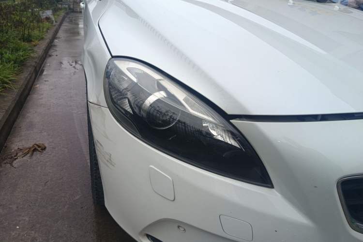 Used Volvo V40 2016 T4 Smart Luxury Edition