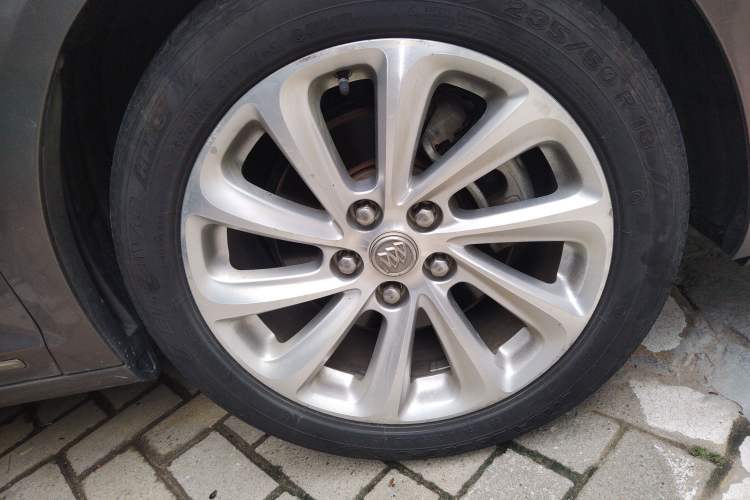 Used Buick LaCrosse 2013 2.0T SIDI Smart Luxury Flagship Edition Right Front Wheel Hub