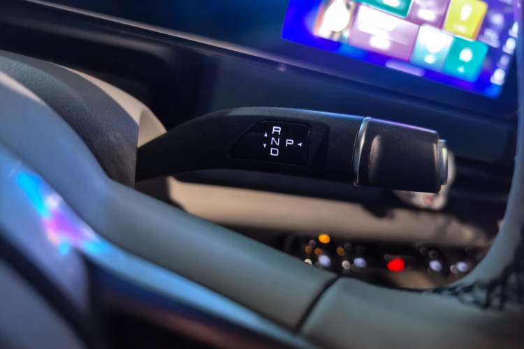 Used ORA Good Cat 2023 401 km Standard Range Premium Version Lithium Iron Phosphate
