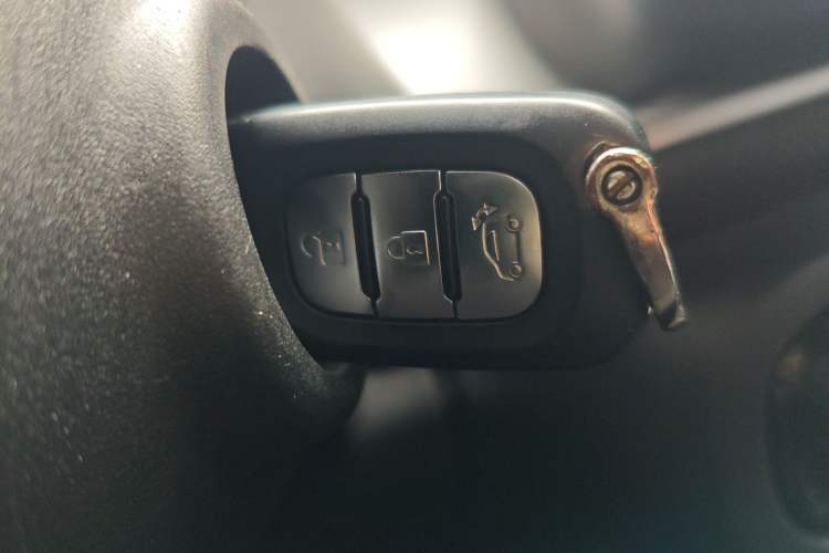 Used smart fortwo 2018 1.0L 52kW Convertible Passion Edition China V Standard
