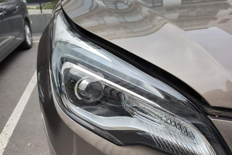 Used Buick Envision 2016 20T Two-Wheel-Drive Elite Model Right Front Headlight