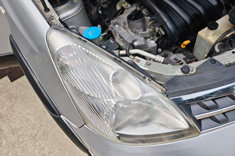 Used Nissan Livina 2010 JINRUI Edition 1.6L Automatic Standard Model Right Front Headlight